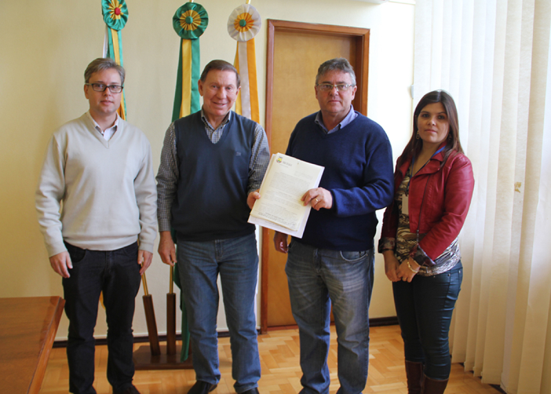 PREFEITO CASALI ASSINA CONVÊNIO COM A GEOLAC